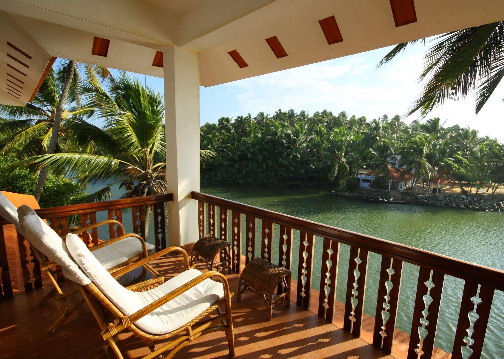 Beach And Lake Ayurvedic Resort, Kovalam Exteriör bild