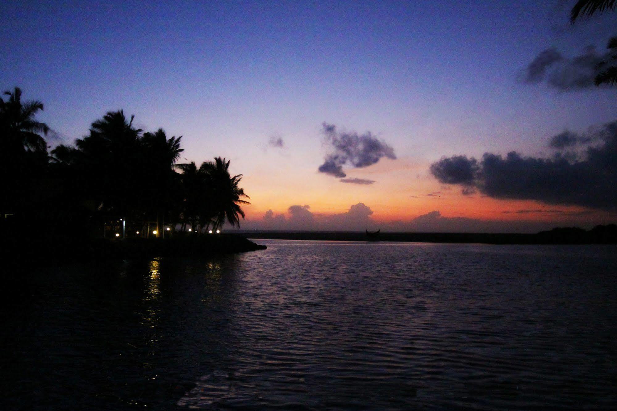 Beach And Lake Ayurvedic Resort, Kovalam Exteriör bild