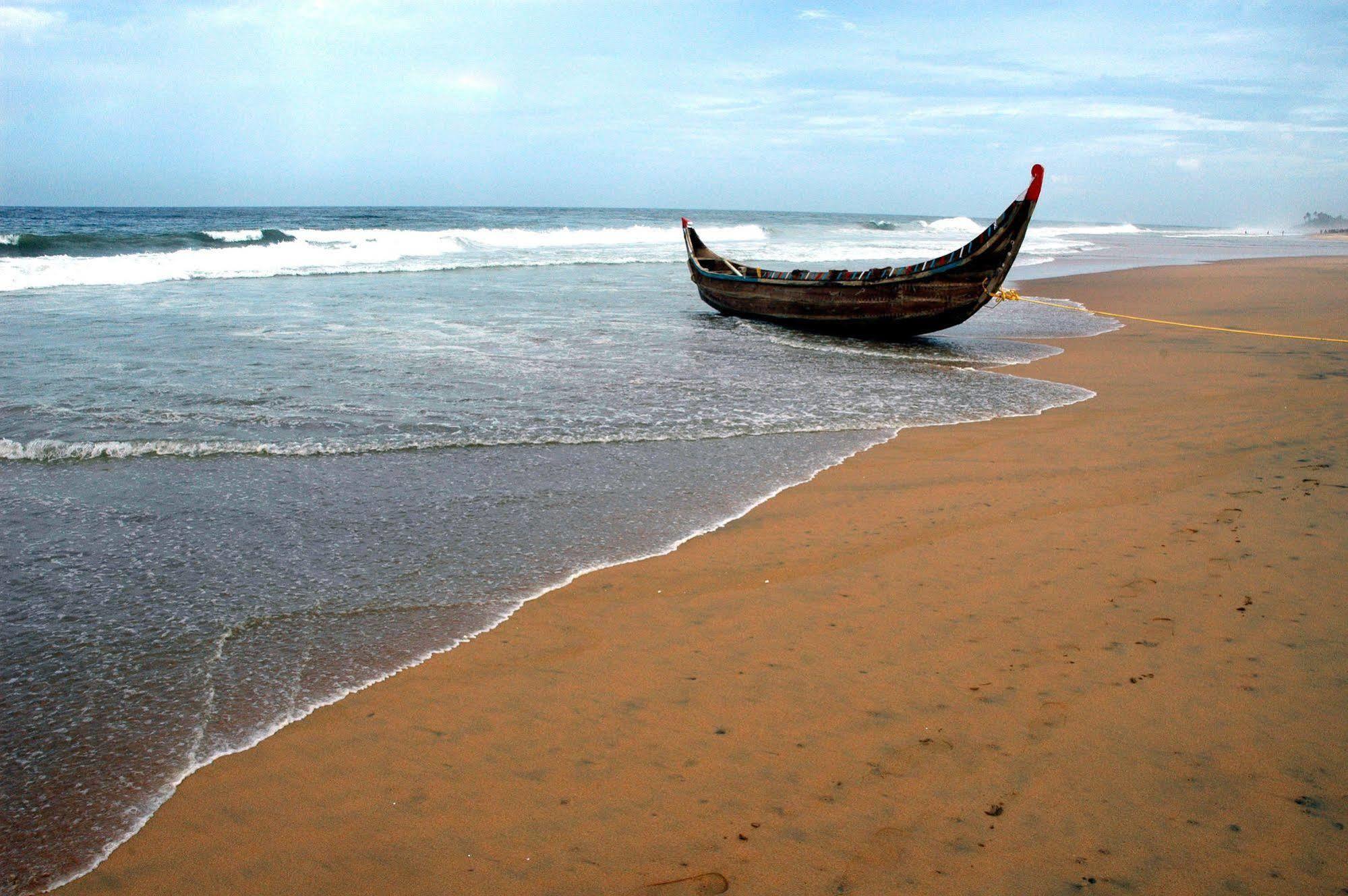 Beach And Lake Ayurvedic Resort, Kovalam Exteriör bild