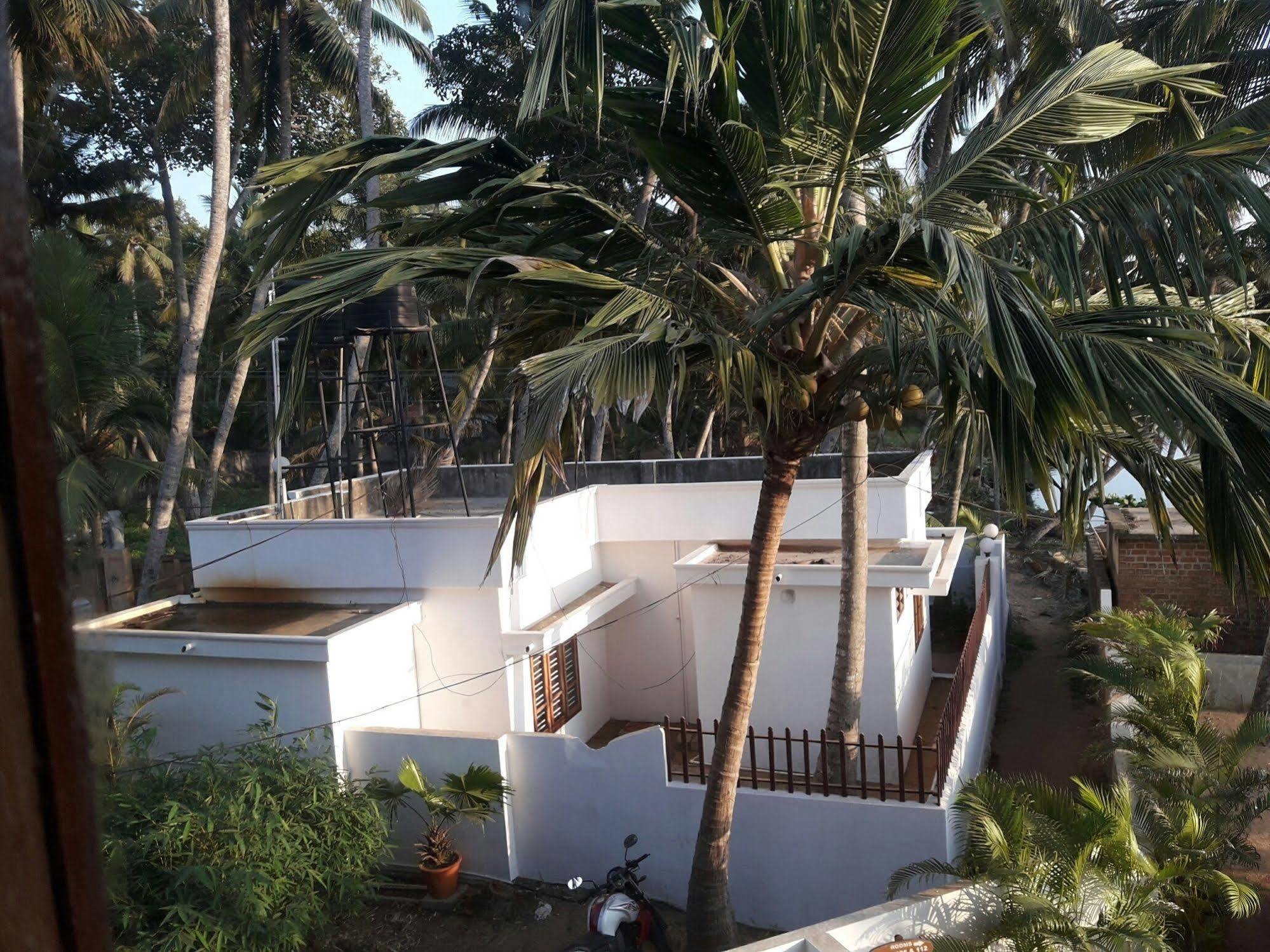 Beach And Lake Ayurvedic Resort, Kovalam Exteriör bild